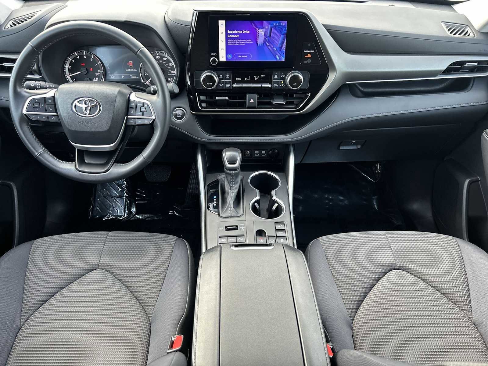 Used 2023 Toyota Highlander LE image 16