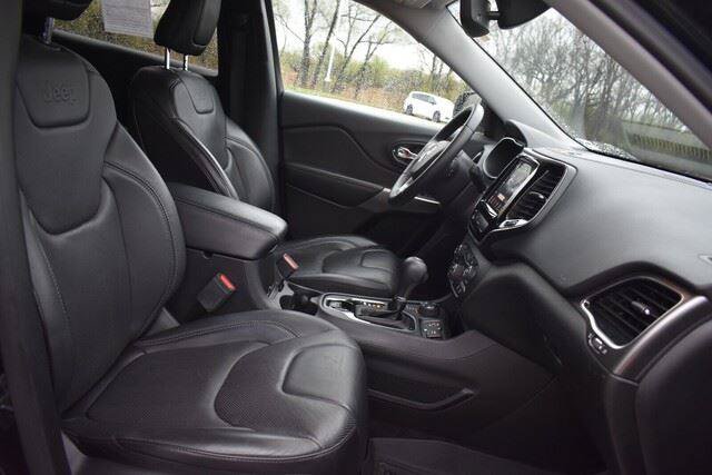 Used 2019 Jeep Cherokee Limited w/ Luxury Group AWD/4WD image 17