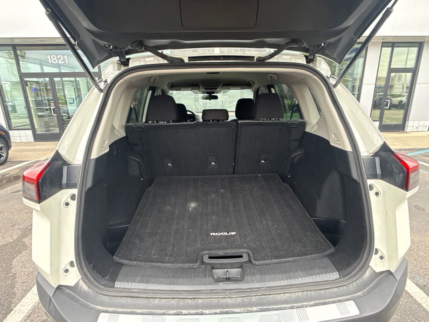 Used 2021 Nissan Rogue SV AWD/4WD image 9