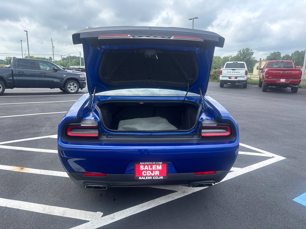 Used 2018 Dodge Challenger R/T w/ Blacktop Package RWD image 9