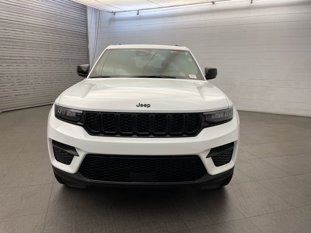 New 2025 Jeep Grand Cherokee Altitude image 6