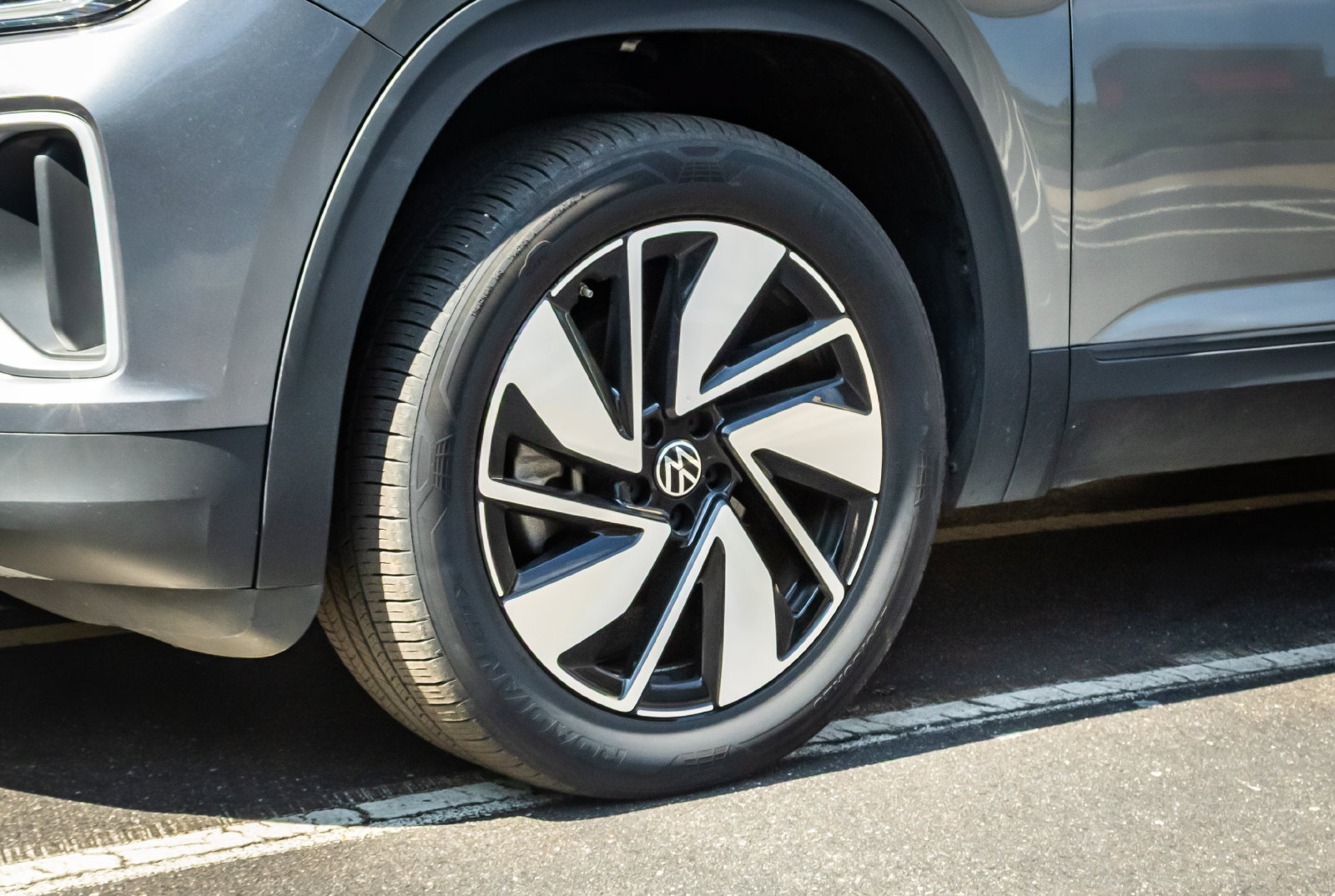 Used 2025 Volkswagen Atlas SE AWD/4WD image 11