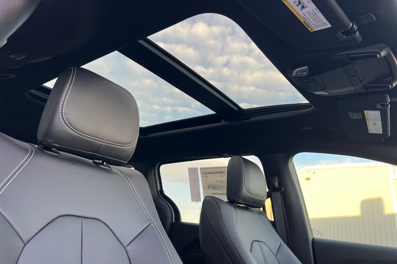 New 2026 Chrysler Pacifica Select image 16