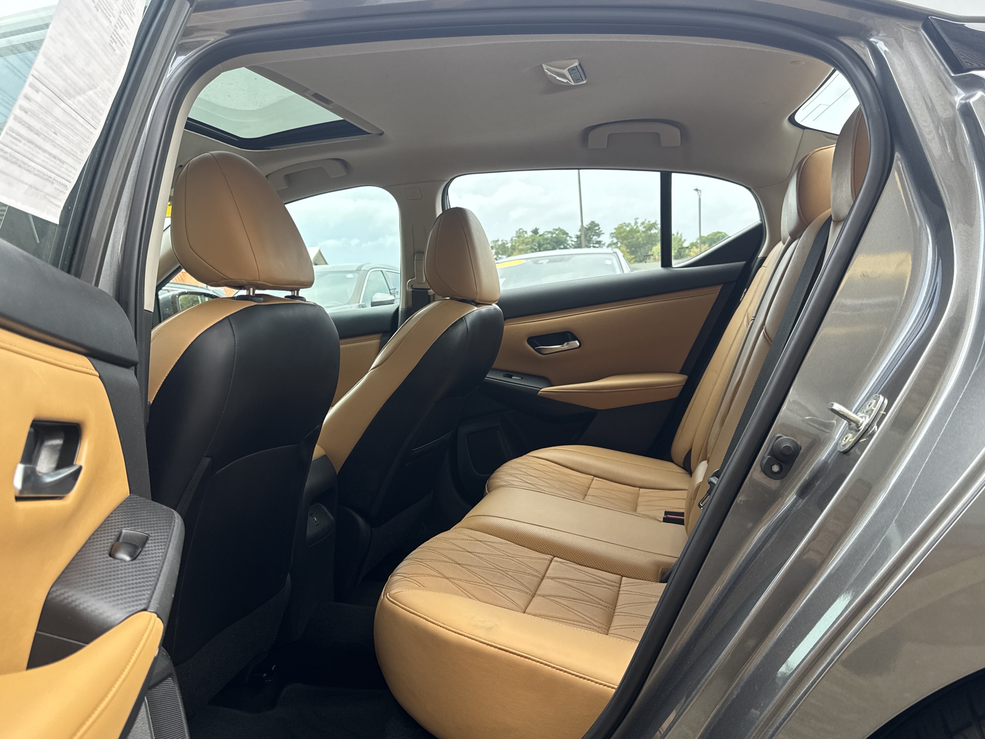 Used 2023 Nissan Sentra SV w/ SV Premium Package FWD image 10