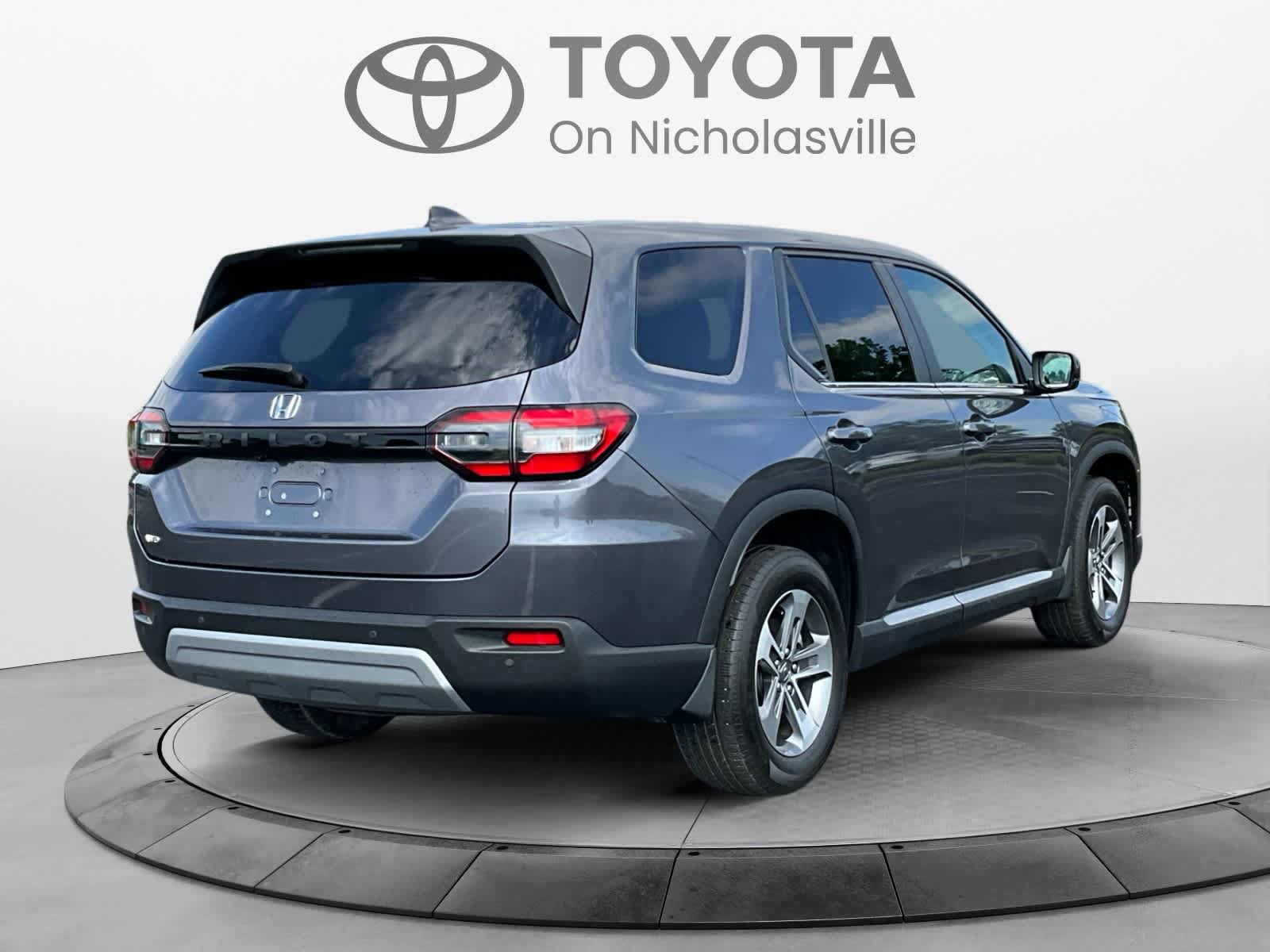 Used 2025 Honda Pilot EX-L image 6