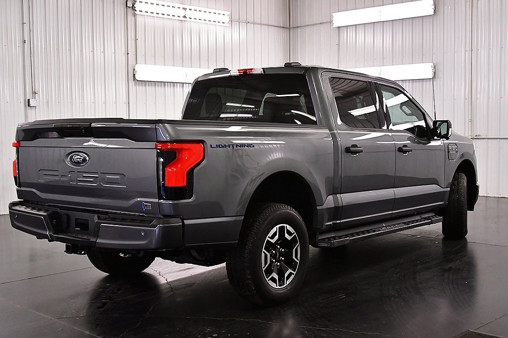 Used 2023 Ford F150 Lightning XLT image 7