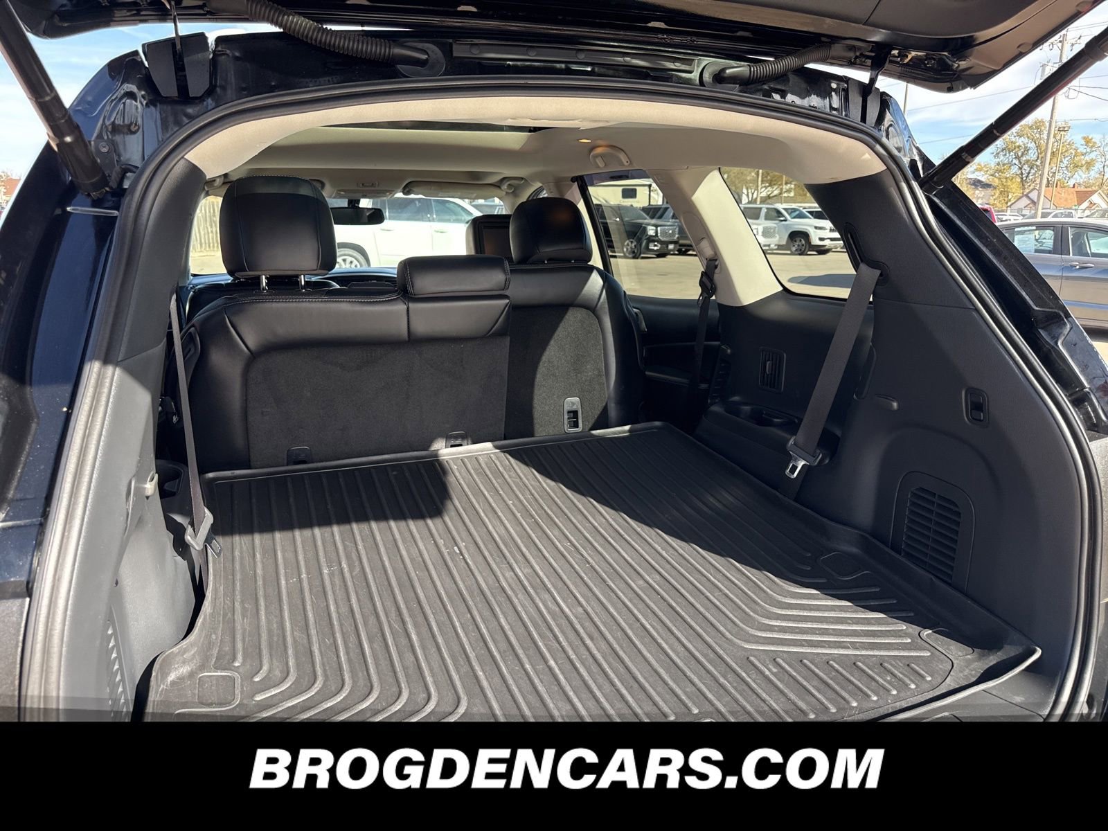 Used 2018 Nissan Pathfinder Platinum image 7