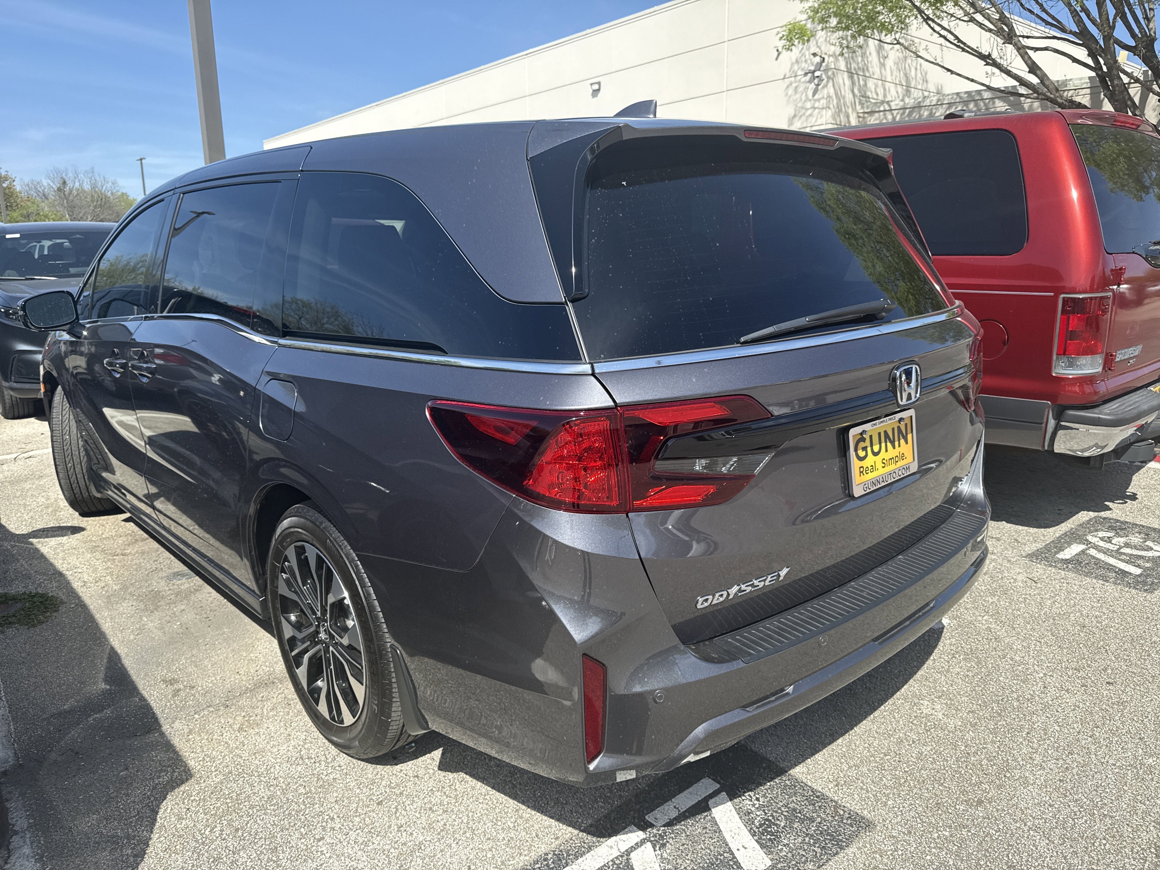 Used 2026 Honda Odyssey Elite image 3