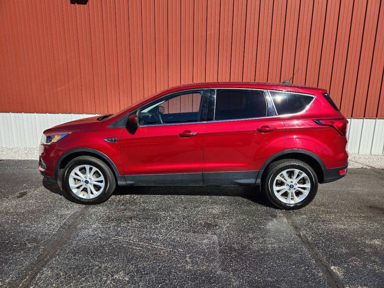 Used 2019 Ford Escape SE AWD/4WD image 2