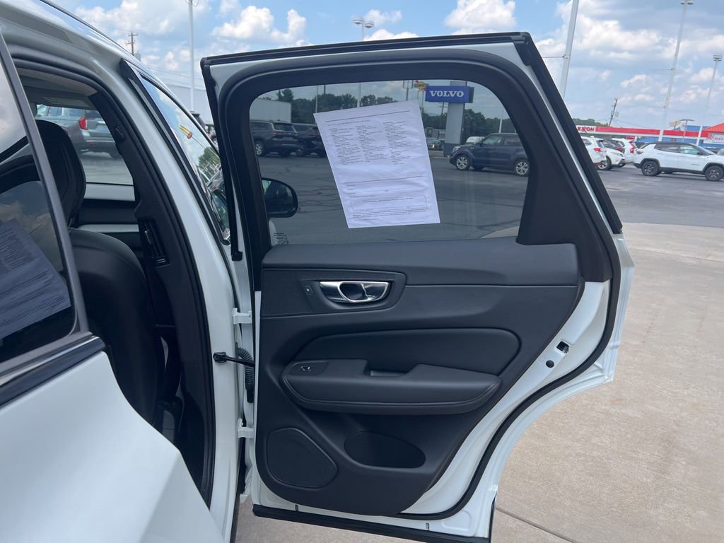 Certified 2025 Volvo XC60 T8 Plus w/ Protection Package Premier image 31