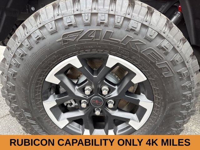 Used 2025 Jeep Gladiator Rubicon w/ Technology Group AWD/4WD image 10