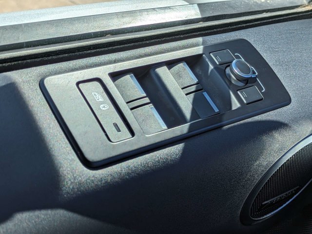 Used 2019 Land Rover Discovery HSE AWD/4WD image 25