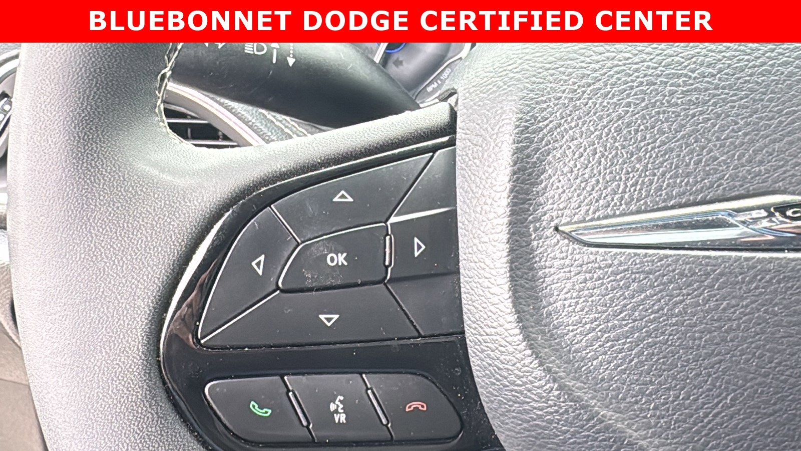 Used 2025 Chrysler Pacifica Limited image 22