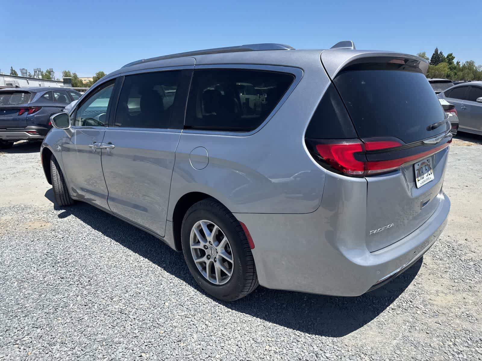 Used 2021 Chrysler Pacifica Touring-L FWD image 7