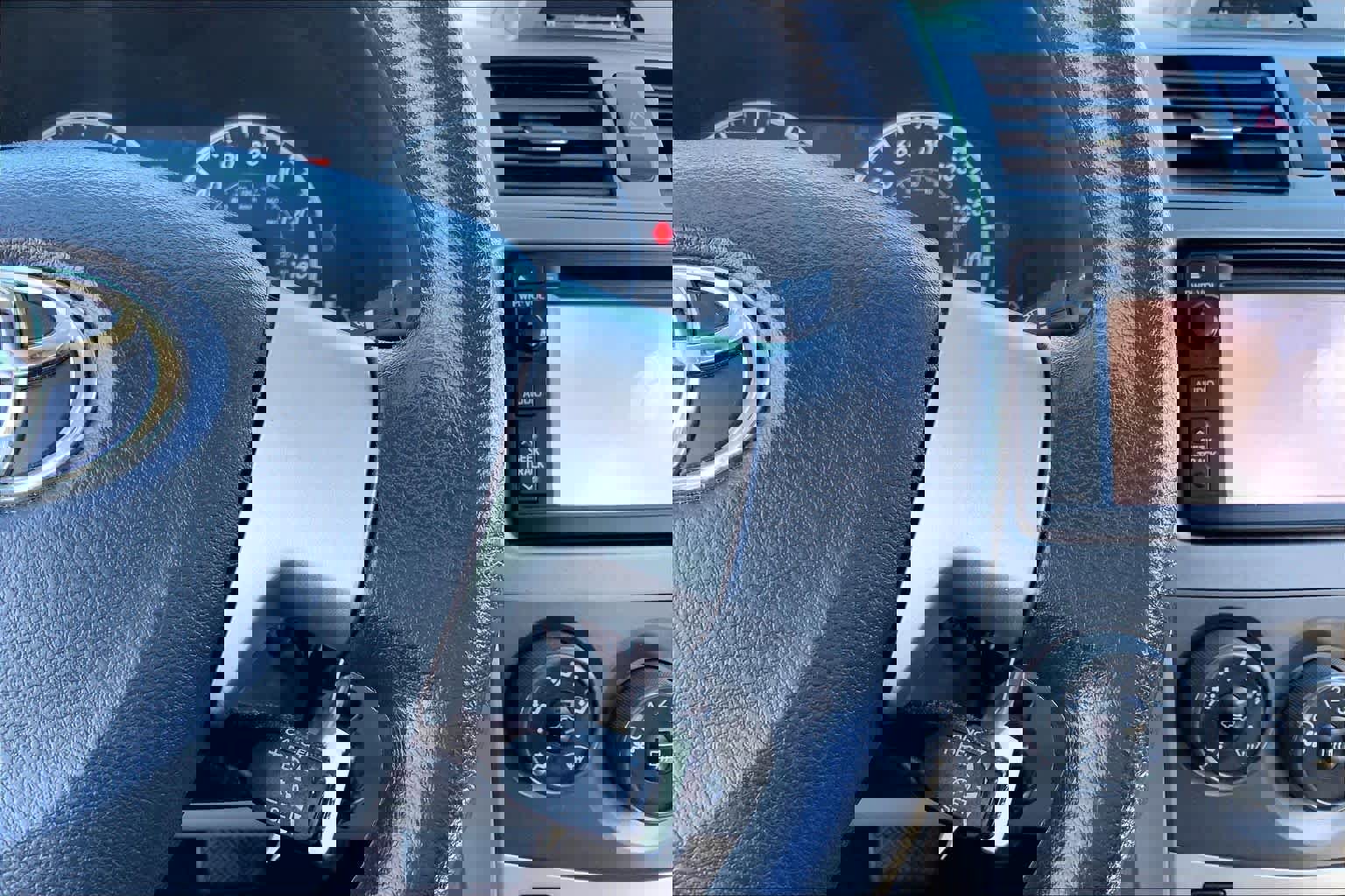 Used 2013 Toyota Corolla LE image 24