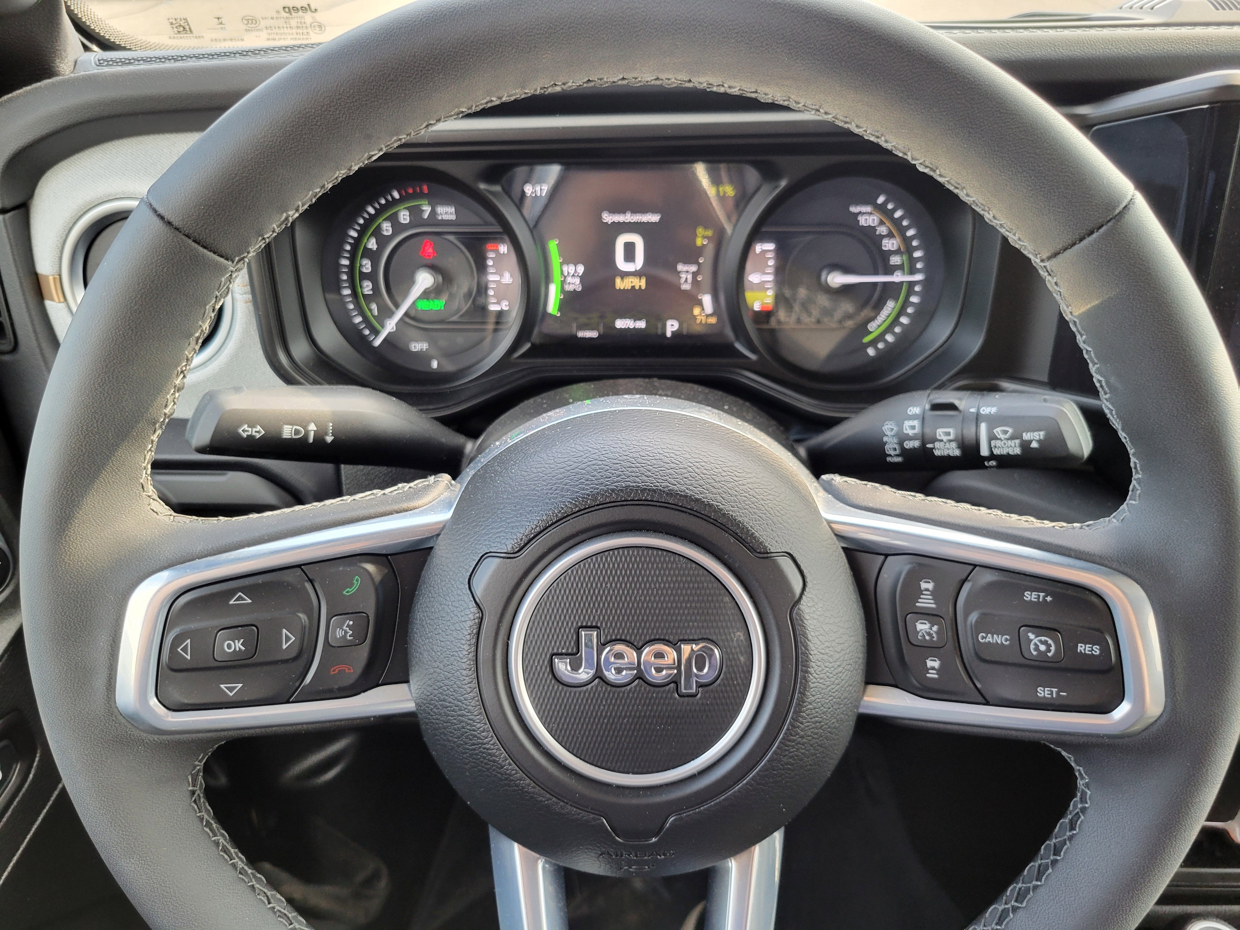 Used 2025 Jeep Wrangler Unlimited Sahara AWD/4WD image 8
