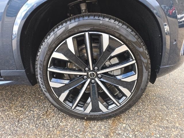 New 2026 Volvo XC90 B6 Plus w/ Protection Package Premier image 9
