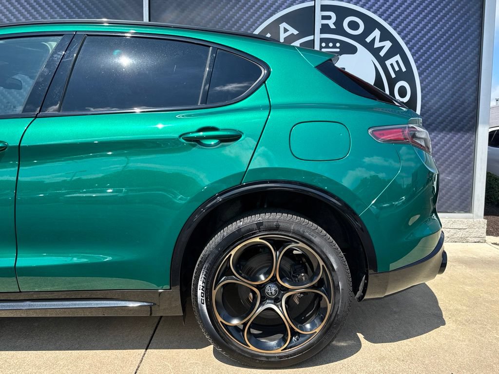New 2025 Alfa Romeo Stelvio Sprint AWD/4WD image 14