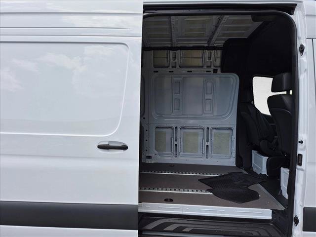 Used 2025 Mercedes-Benz Sprinter 2500 image 15