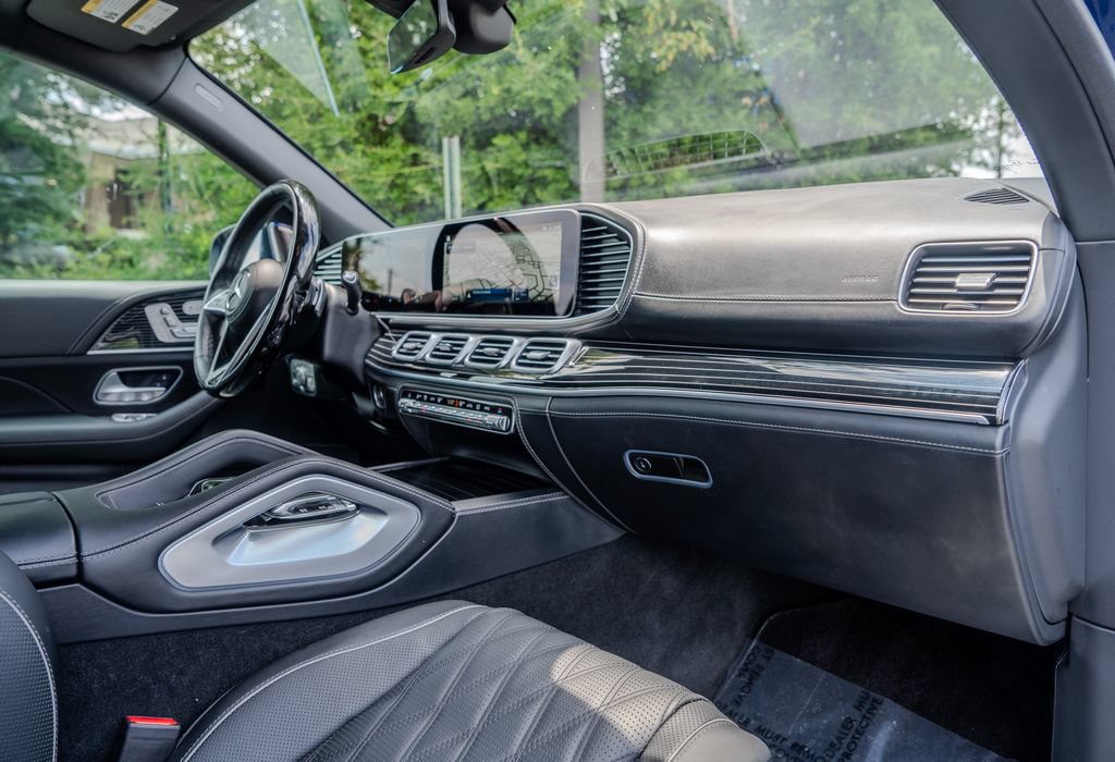 Used 2025 Mercedes-Benz Maybach GLS 600 4MATIC image 31