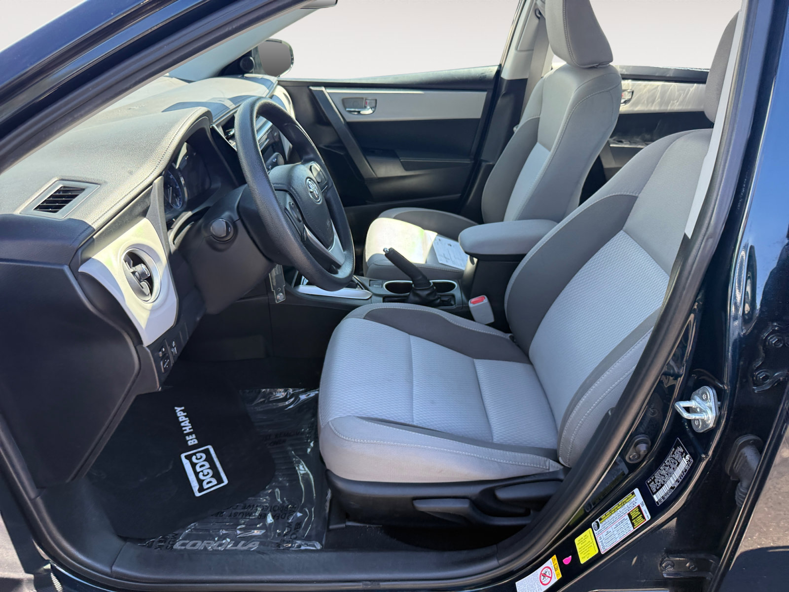 Used 2017 Toyota Corolla LE FWD image 10