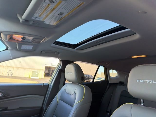 Used 2024 Chevrolet Trax ACTIV w/ Sunroof Package image 18