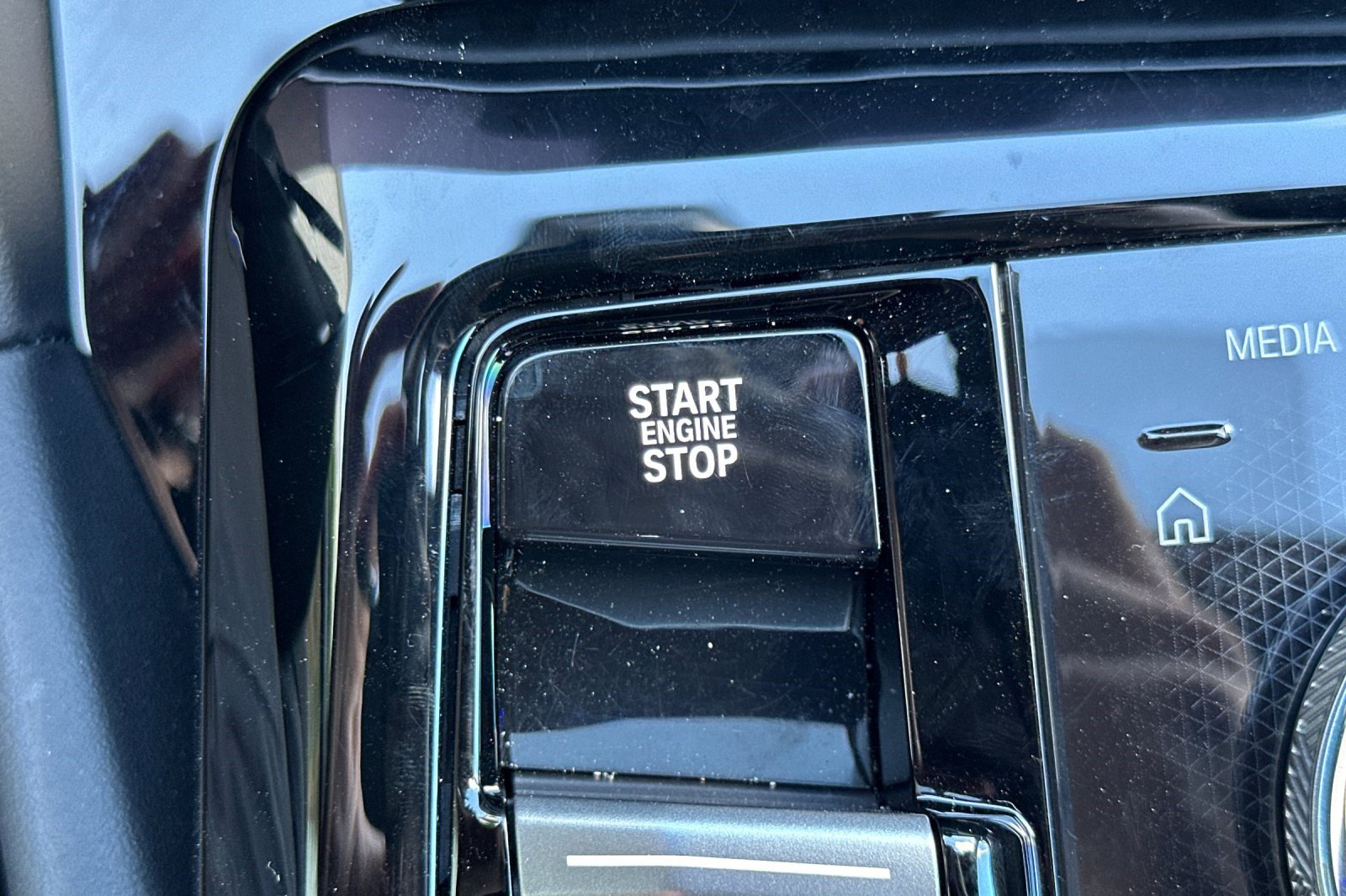 Used 2025 BMW 530i w/ Premium Package image 29