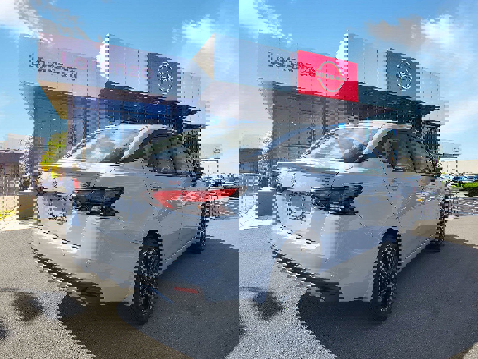 New 2025 Nissan Versa SR w/ Trunk Package image 4