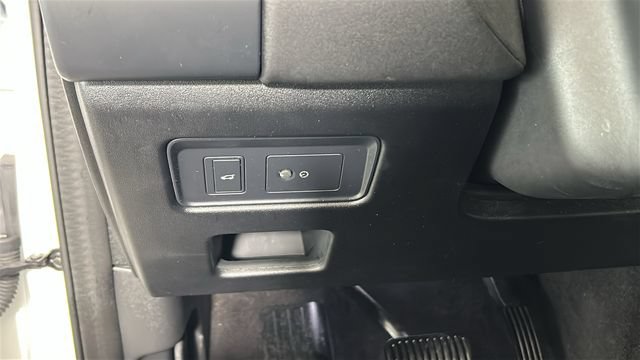 Used 2024 Land Rover Discovery S AWD/4WD image 19