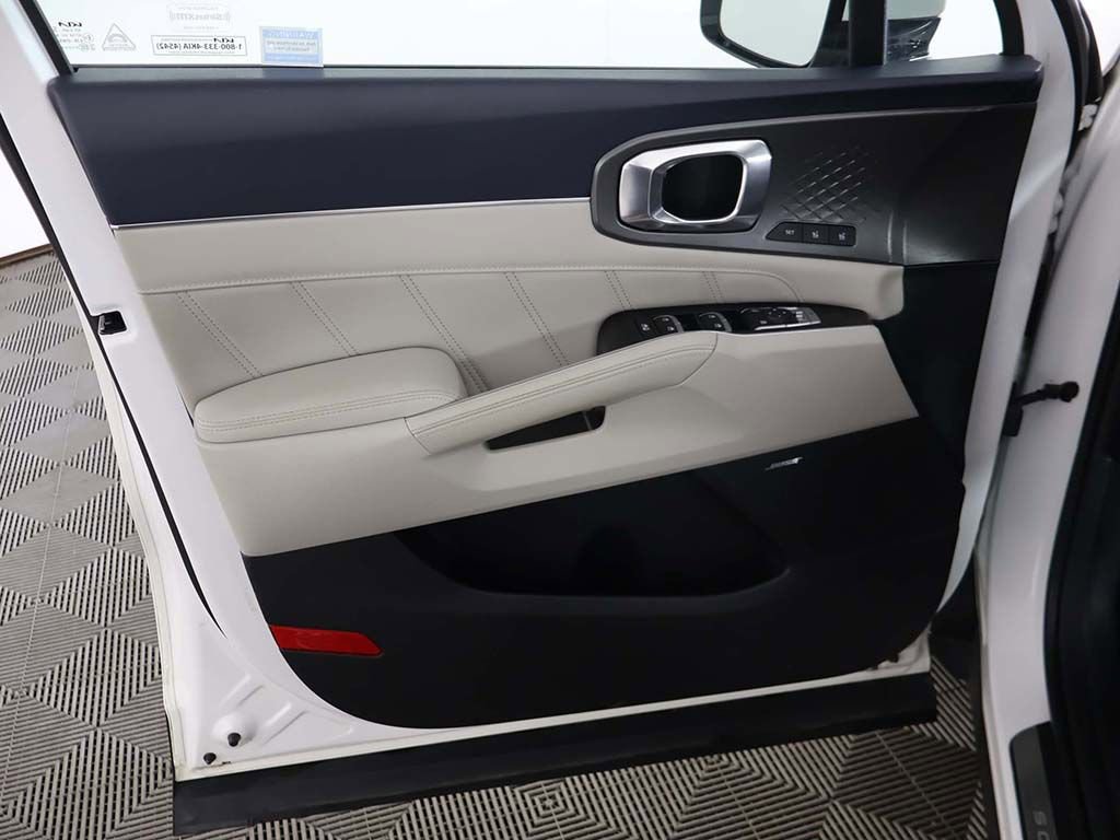 Used 2023 Kia Sorento SX Prestige w/ Panoramic Sunroof Package AWD/4WD image 30