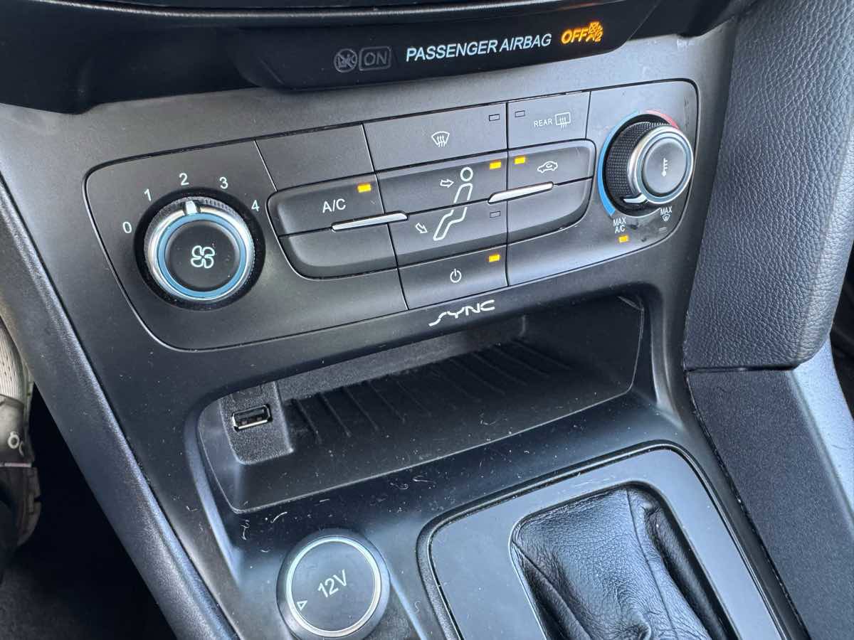 Used 2016 Ford Focus SE FWD image 28