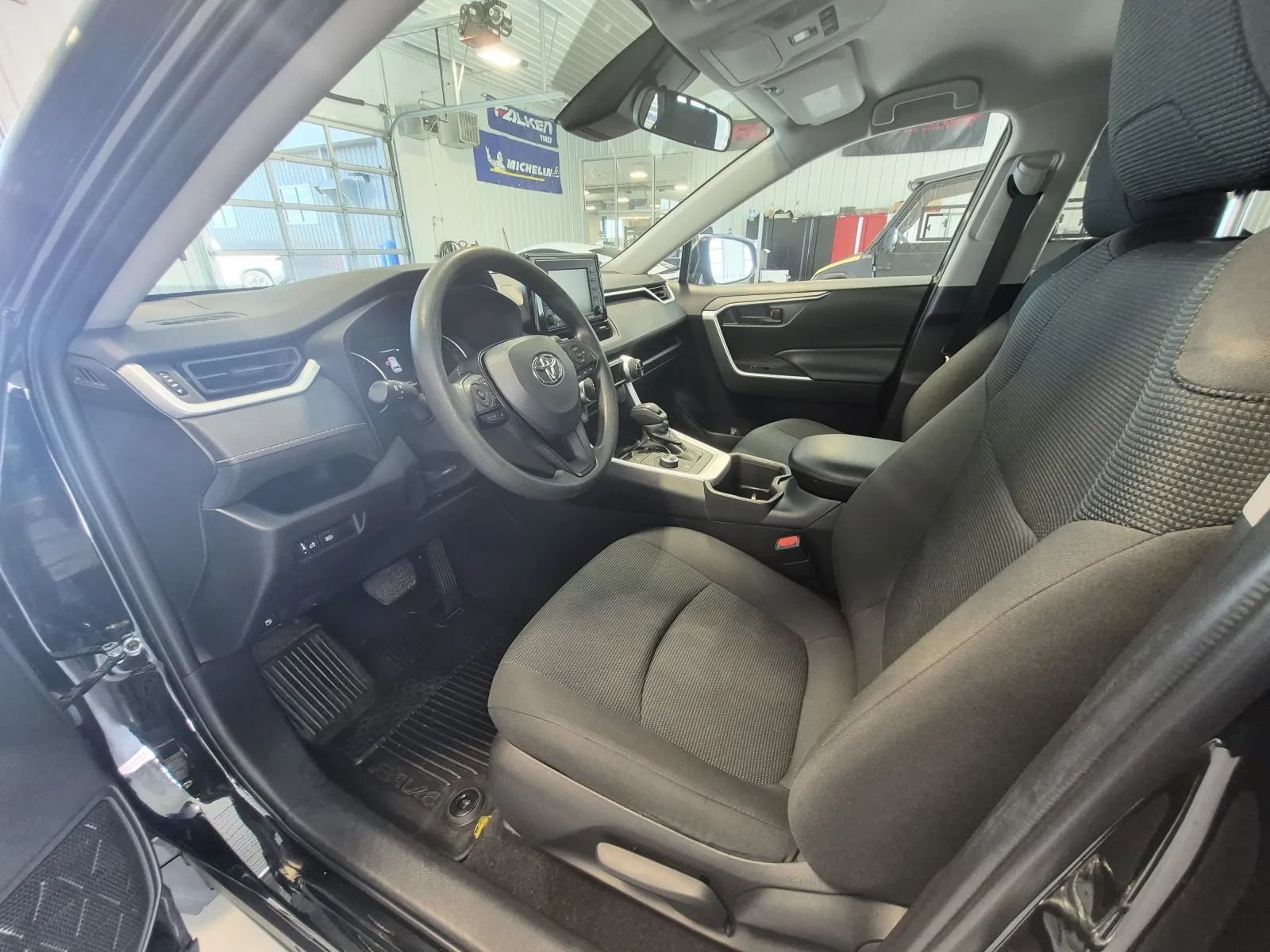 Used 2022 Toyota RAV4 LE AWD/4WD image 8