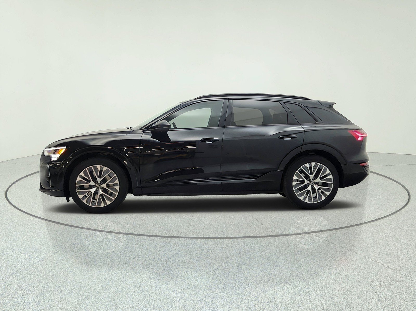 Used 2024 Audi Q8 e-tron Premium Plus w/ Premium Plus Package AWD/4WD image 8