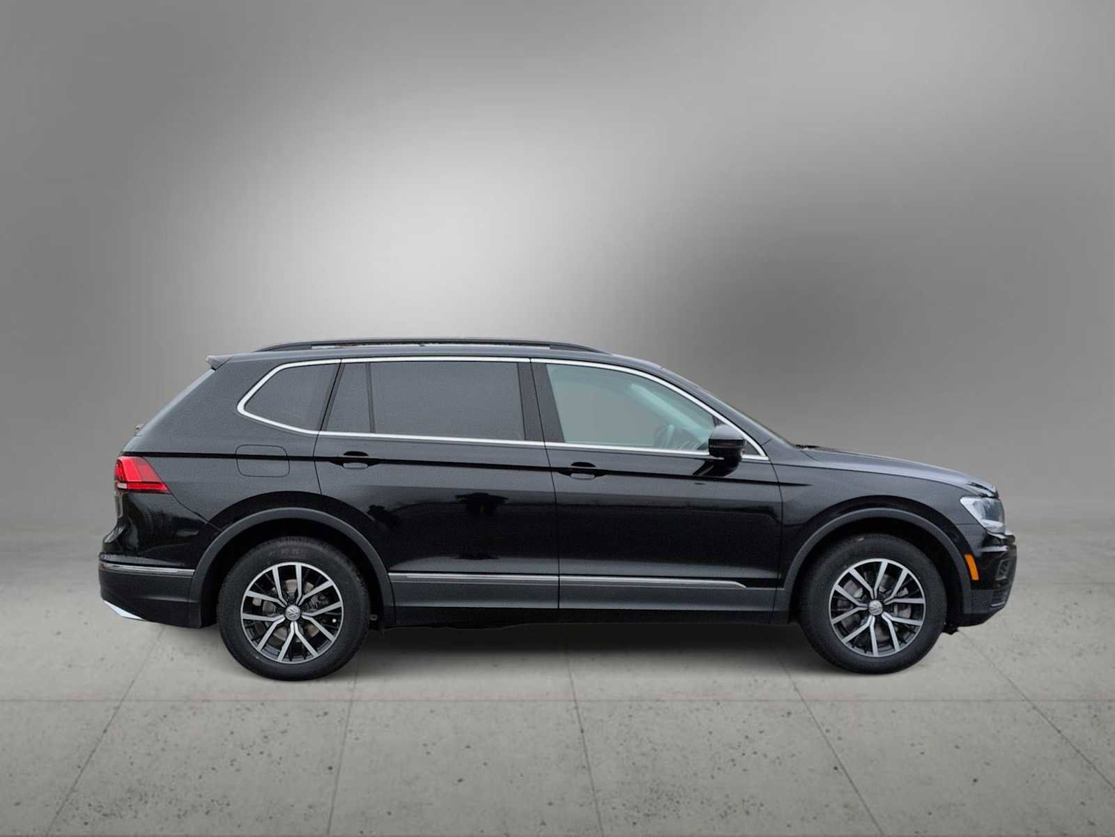 Used 2021 Volkswagen Tiguan SE AWD/4WD image 9