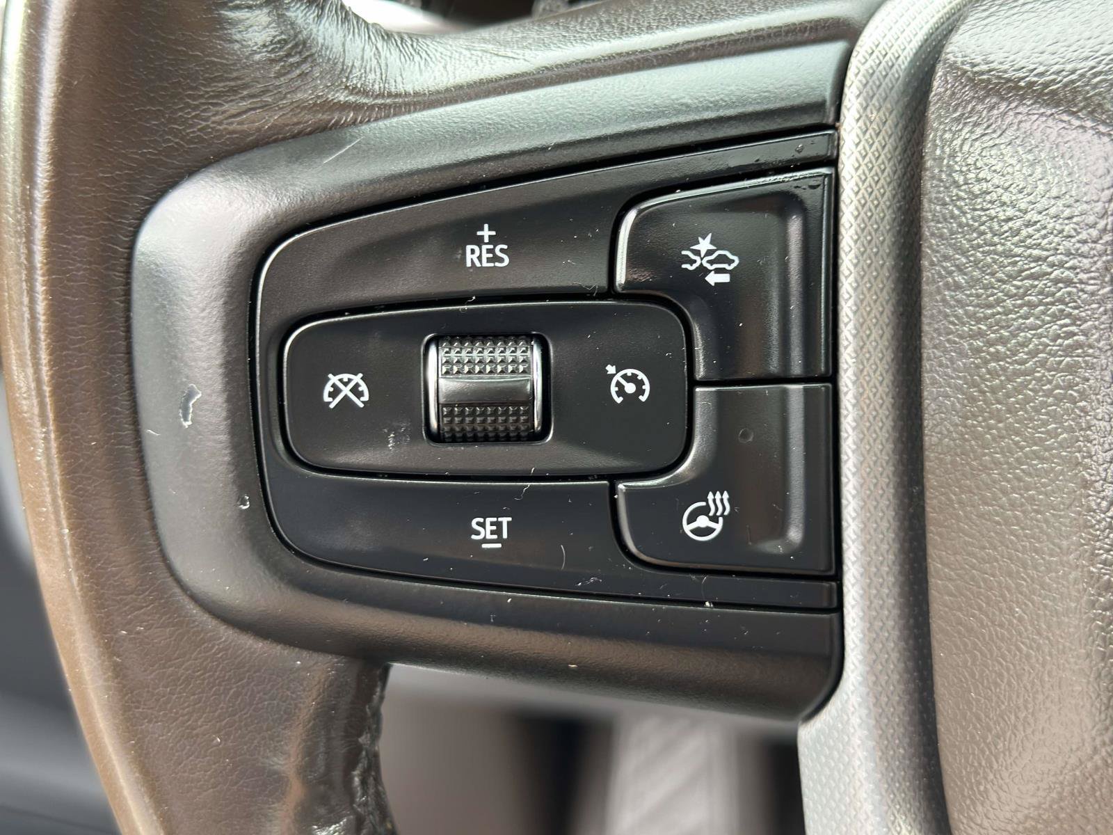 Used 2021 GMC Yukon XL Denali w/ Advanced Technology Package AWD/4WD image 17