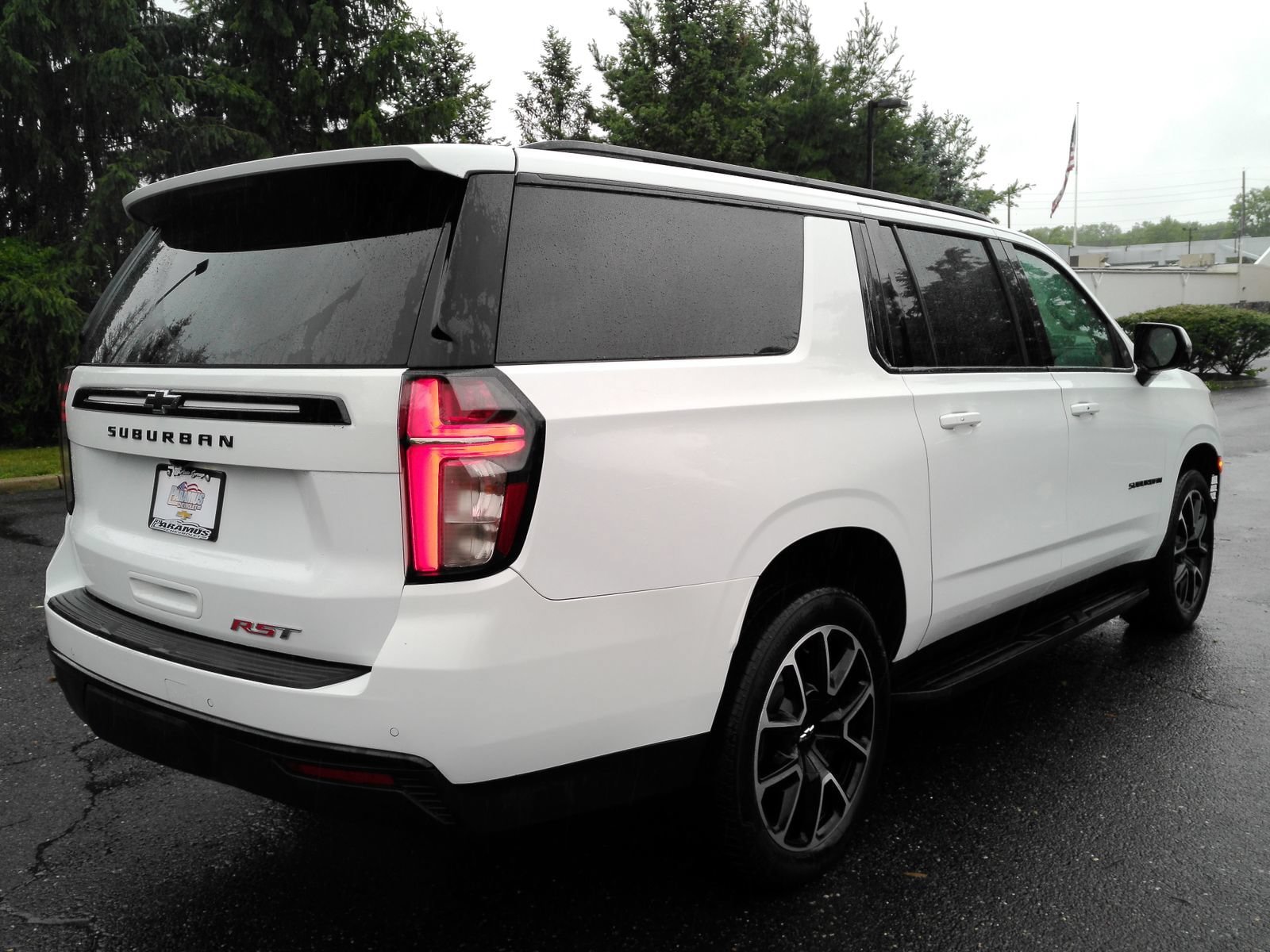 Used 2024 Chevrolet Suburban RST w/ Luxury Package AWD/4WD image 6