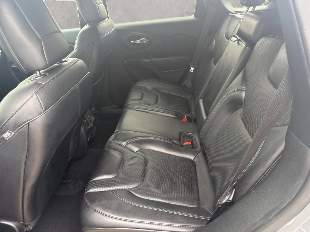 Used 2023 Jeep Cherokee Altitude Lux AWD/4WD image 12