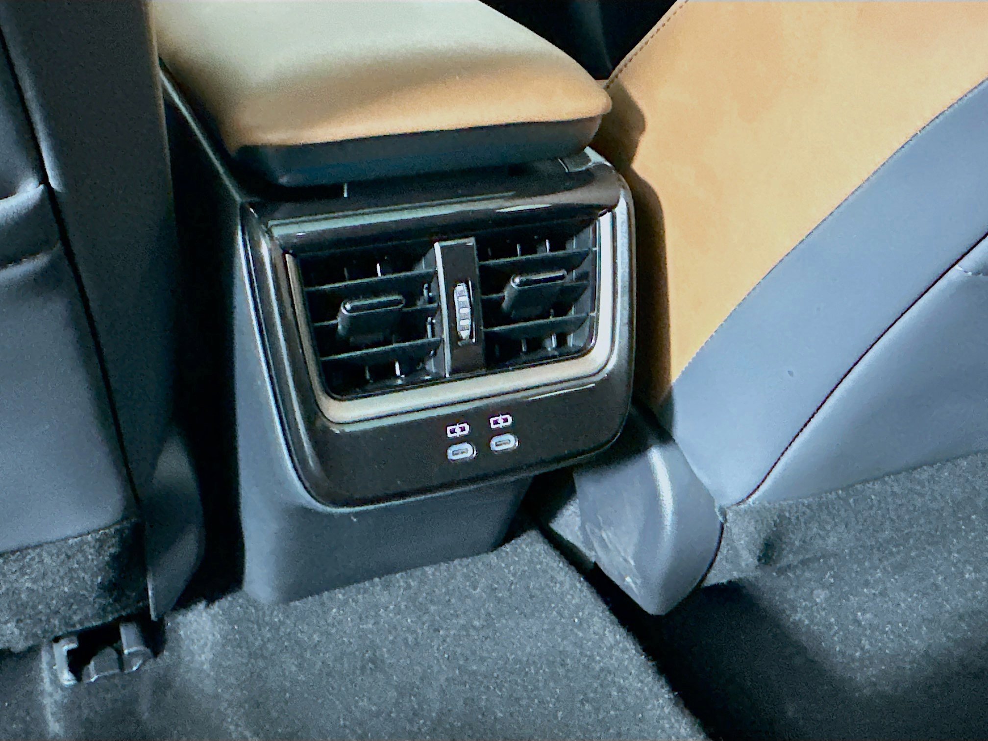 Used 2025 Toyota Crown Signia w/ Advanced Technology Package image 34