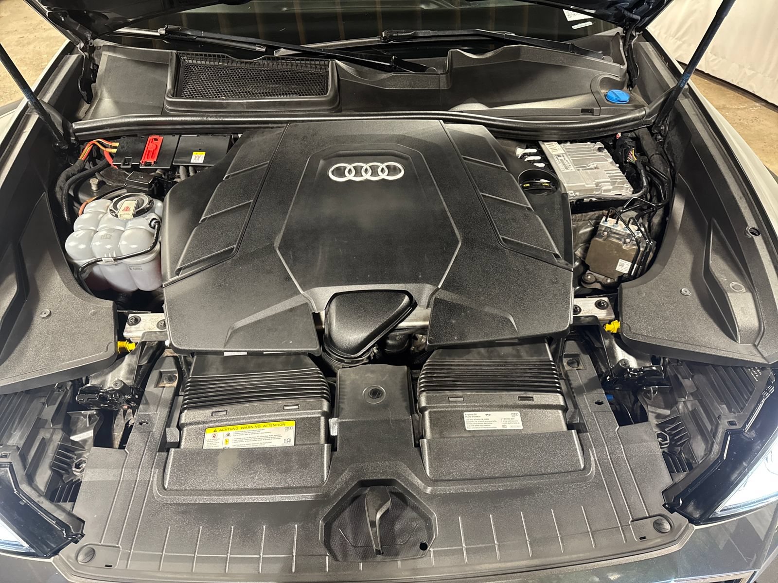 Used 2020 Audi Q8 Prestige w/ Prestige Package AWD/4WD image 31
