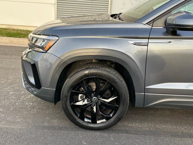 Certified 2022 Volkswagen Taos SE image 7
