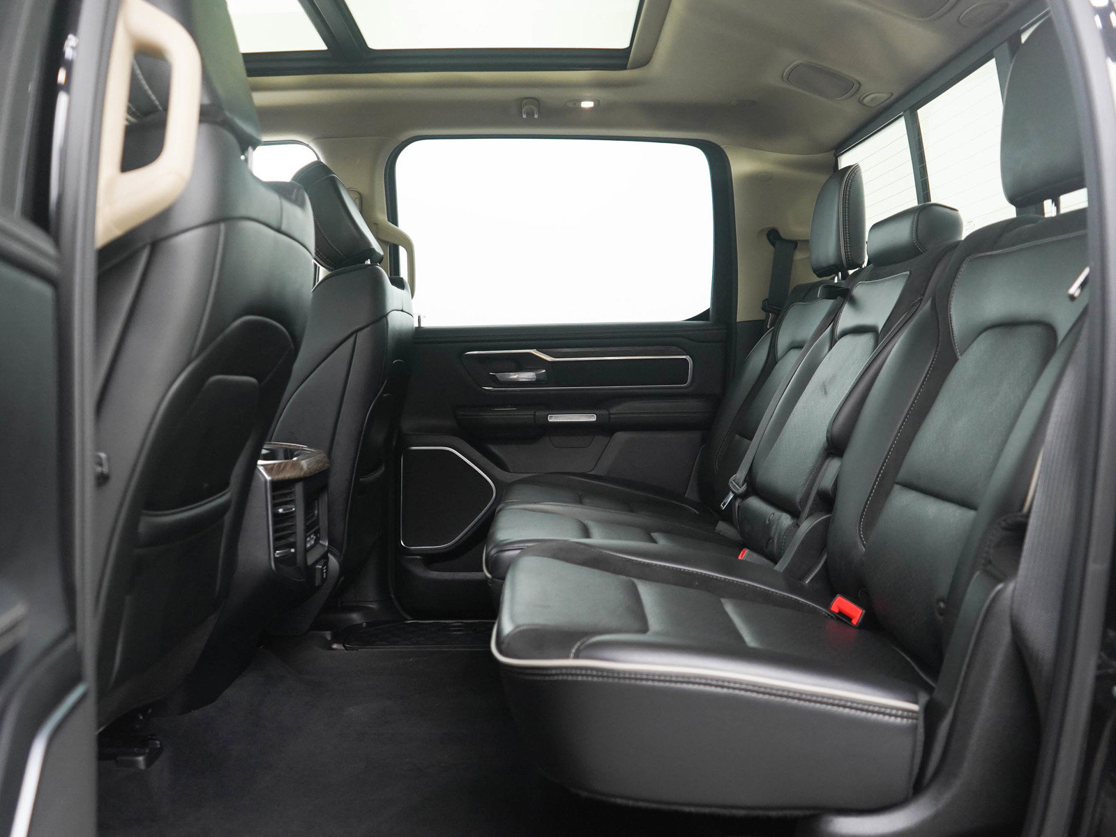 Used 2019 RAM 1500 Laramie image 19