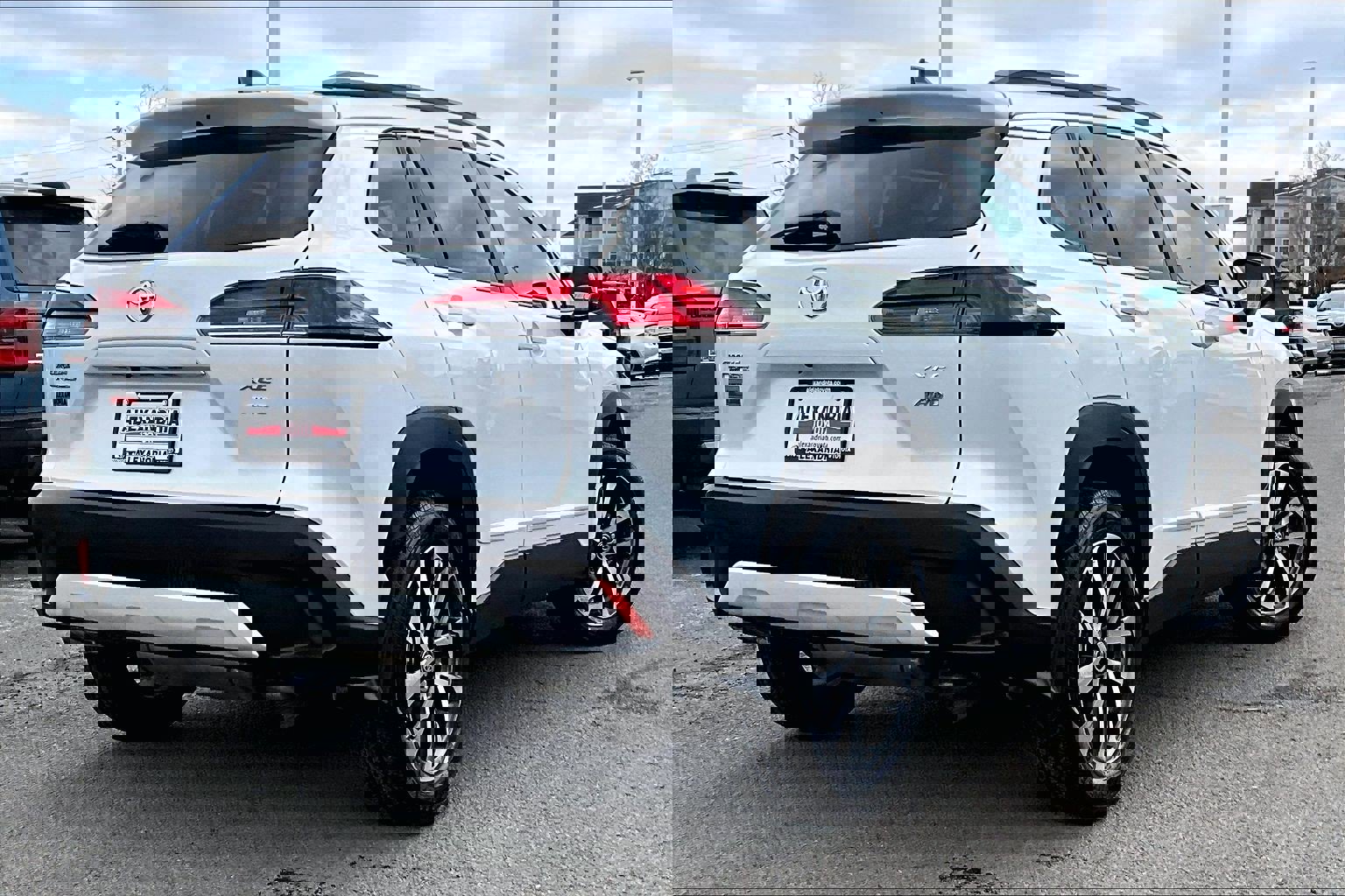 Used 2025 Toyota Corolla Cross XLE image 12