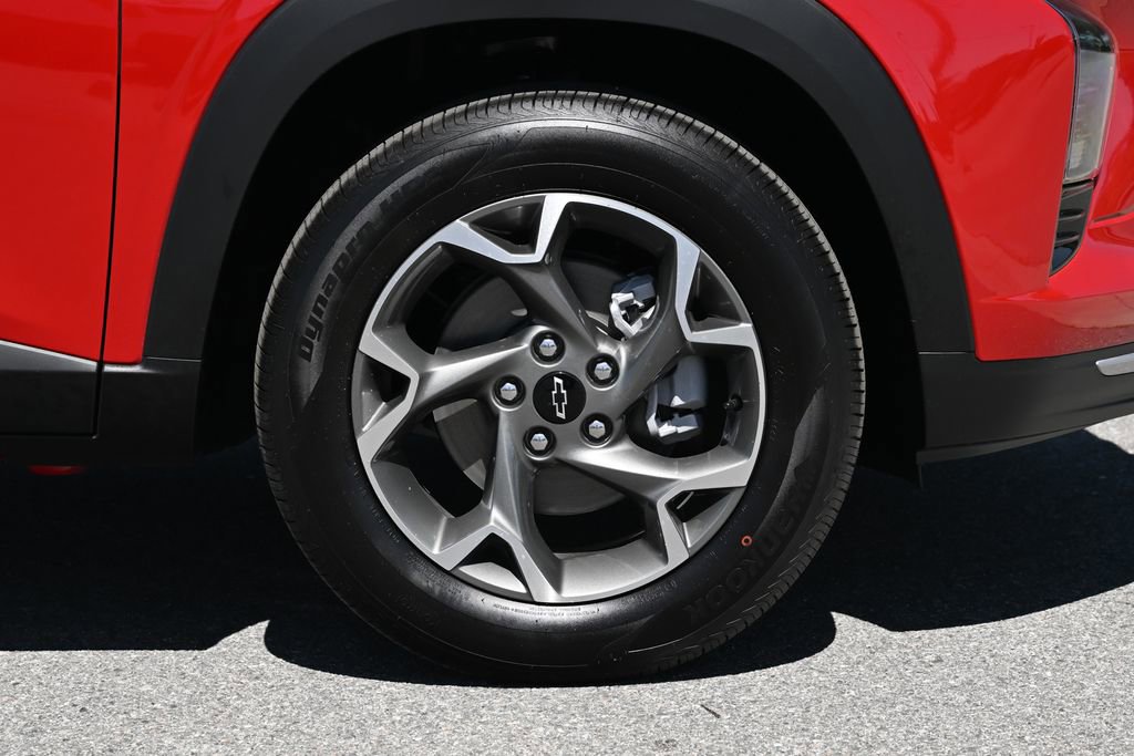 New 2026 Chevrolet Trax LT w/ LPO, Blackout Package FWD image 11