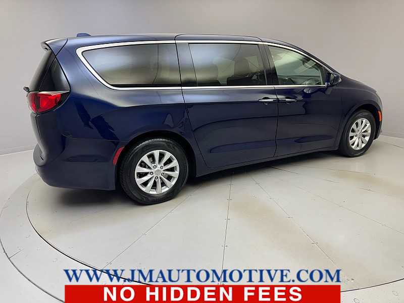 Used 2018 Chrysler Pacifica Touring Plus FWD image 5