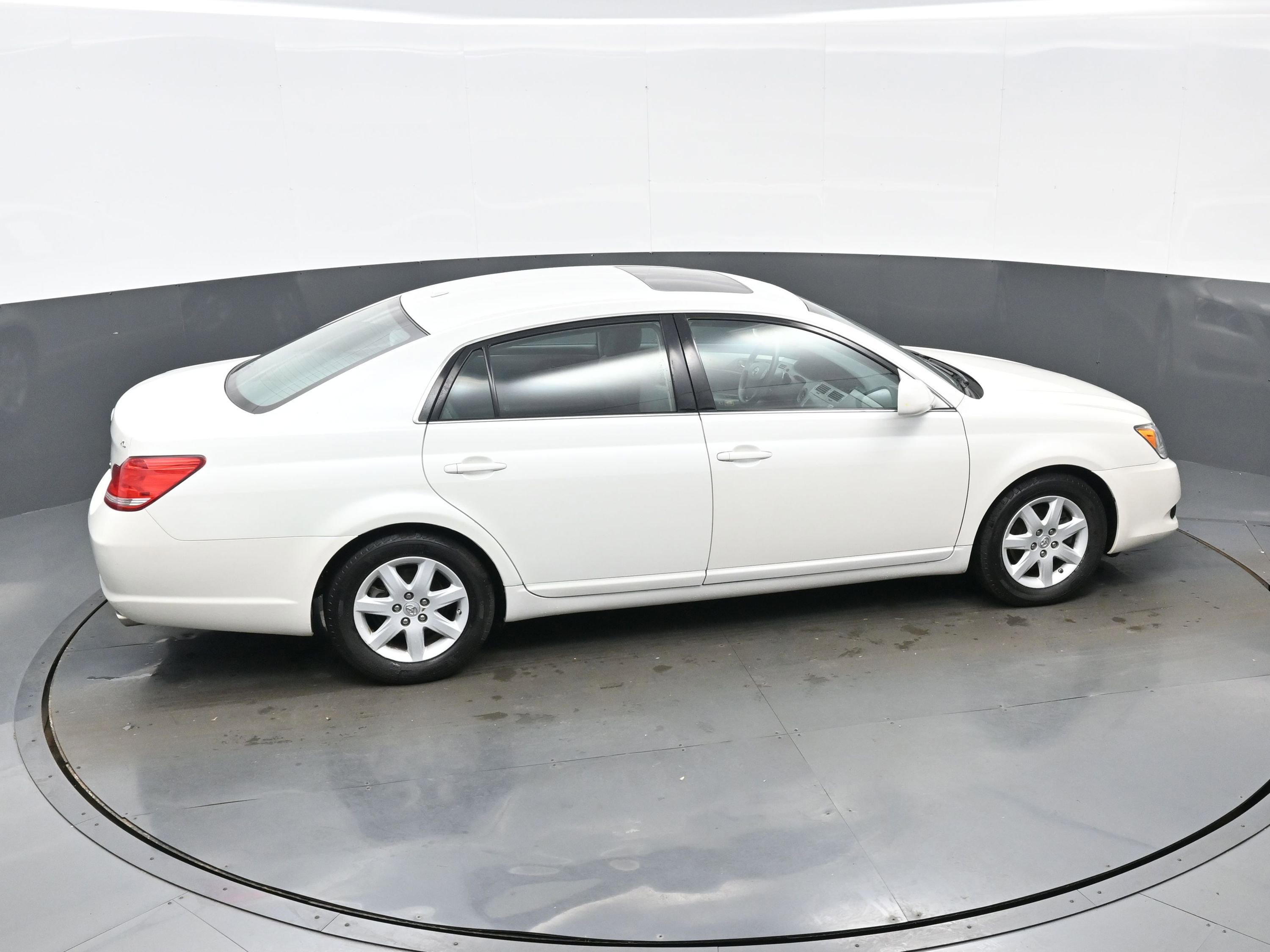 Used 2010 Toyota Avalon XL FWD image 36