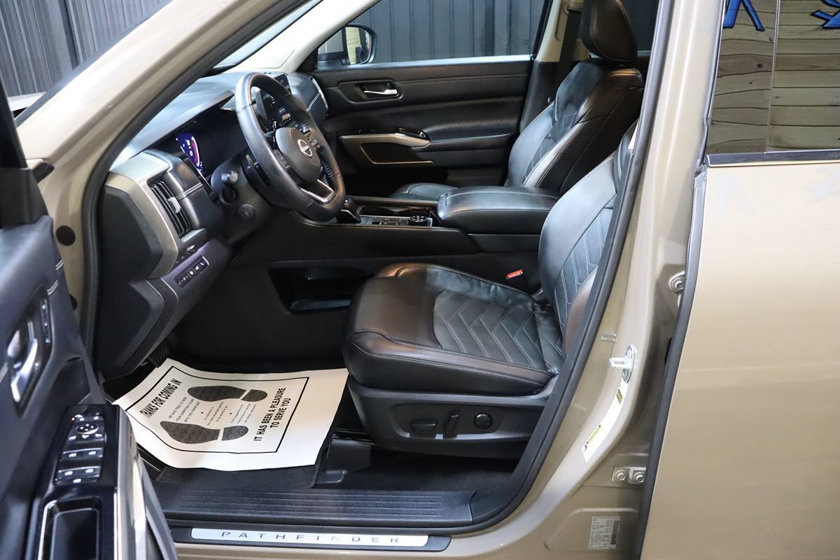 Used 2024 Nissan Pathfinder Platinum w/ Cargo Package AWD/4WD image 39