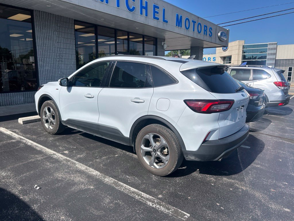 Certified 2025 Ford Escape ST-Line Select AWD/4WD image 31