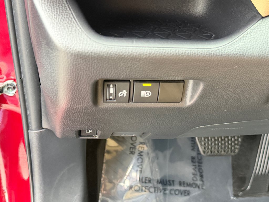 Used 2025 Toyota RAV4 XLE AWD/4WD image 31