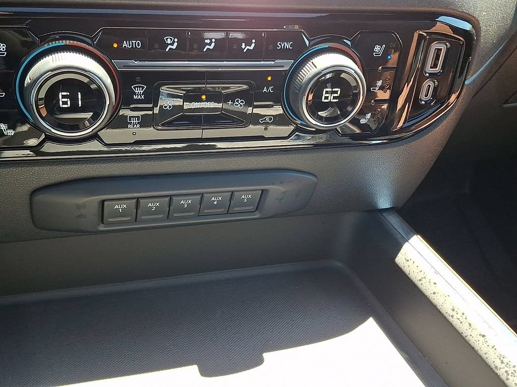 Used 2024 Chevrolet Silverado 3500 High Country w/ High Country Premium Package AWD/4WD image 25