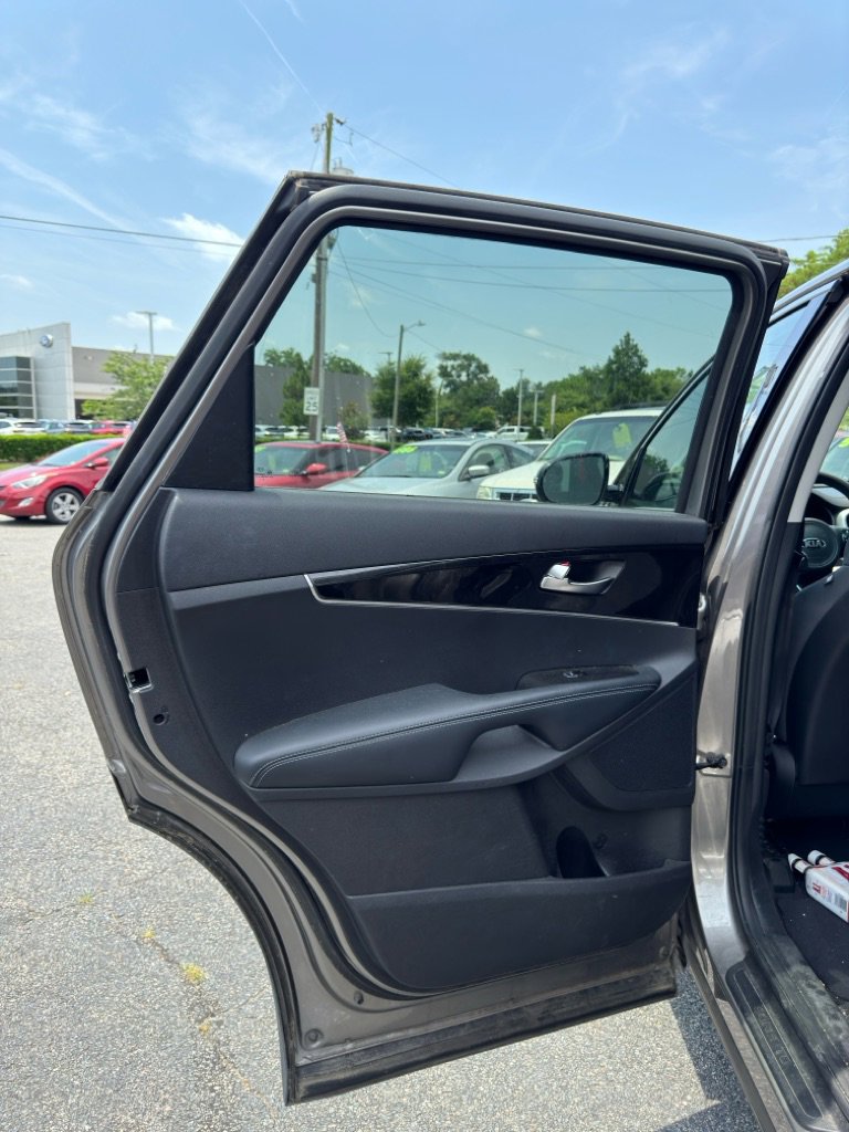 Used 2017 Kia Sorento L image 13